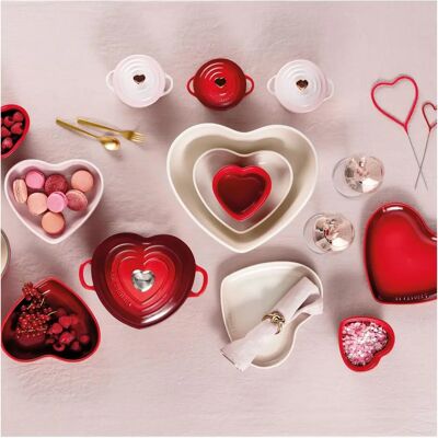 Le Creuset Heart Serving Bowl - Cerise 2.9L - Serving Bowl Le Creuset Heart Serving Bowl - Cerise 2.9L - Serving Bowl