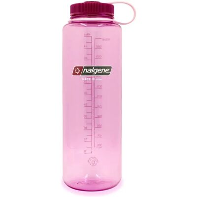 Nalgene Bouteille d'eau large ouverture Sustain 1,5L - Fabriquée à partir de 50% de déchets plastiques - Rose désert Nalgene Bouteille d'eau large ouverture Sustain 1,5L - Fabriquée à partir de 50% de déchets plastiques - Rose désert