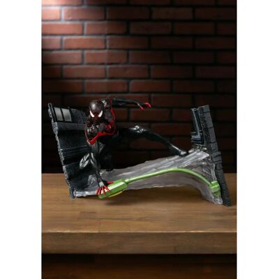 Diamond Select Miles Morales PVC Statue - 18cm - Limited Edition Diamond Select Miles Morales PVC Statue - 18cm - Limited Edition