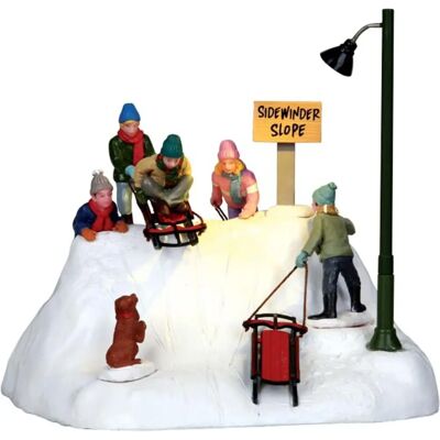 Lemax - Escena de Pueblo Navideño con Niños y Trineos - Decoración Interior Lemax - Escena de Pueblo Navideño con Niños y Trineos - Decoración Interior