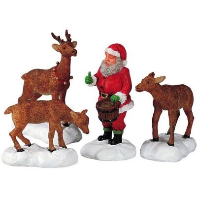 Lemax Santa Füttert Rentier - Set aus 4 Figuren Lemax Santa Füttert Rentier - Set aus 4 Figuren