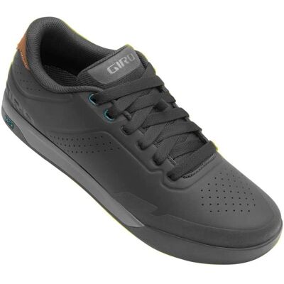 Chaussures Giro Latch Dark Shadow - VTT - Publicité Chaussures Giro Latch Dark Shadow - VTT - Publicité