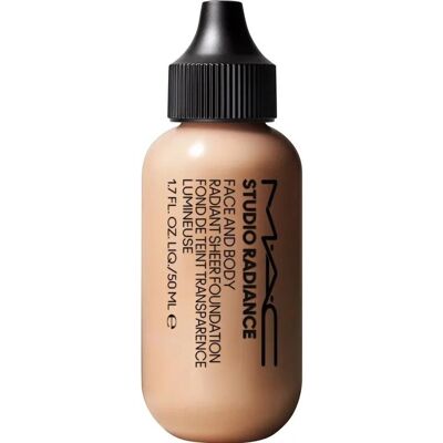 MAC Cosmetics Studio Radiance Base Radiante e Transparente para Rosto e Corpo - N9 MAC Cosmetics Studio Radiance Base Radiante e Transparente para Rosto e Corpo - N9