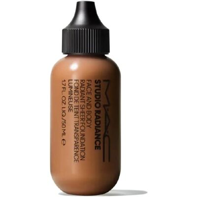 MAC Cosmetics C6 Foundation - Zart, Strahlend, Leicht MAC Cosmetics C6 Foundation - Zart, Strahlend, Leicht