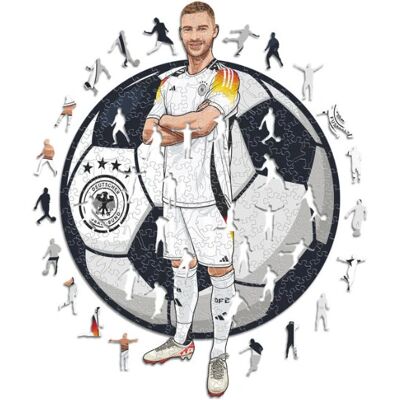ICONIC Puzzles - Joshua Kimmich - 150 pièces - Bois - Puzzle - Publicité ICONIC Puzzles - Joshua Kimmich - 150 pièces - Bois - Puzzle - Publicité