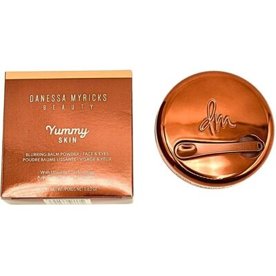 Danessa Myricks Beauty Yummy Skin Blurring Balm Powder - Light With Neutral Undertones - Verschwommener Balsam Danessa Myricks Beauty Yummy Skin Blurring Balm Powder - Light With Neutral Undertones - Verschwommener Balsam