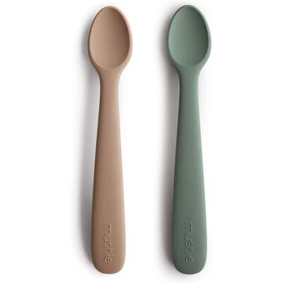 Couverts bébé en silicone Mushie - Lot de 2, Vert/Naturel - Publicité Couverts bébé en silicone Mushie - Lot de 2, Vert/Naturel - Publicité