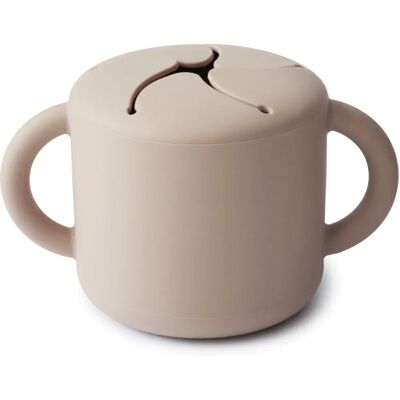 Mushie Tasse à snack en silicone shifting sand - Tasse à snack - Publicité Mushie Tasse à snack en silicone shifting sand - Tasse à snack - Publicité