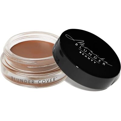 Monika Blunder Marca Modelo - Base y corrector todo en uno Monika Blunder Marca Modelo - Base y corrector todo en uno