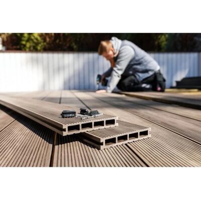 MCCOVER Decking in legno composito alveolare - Cioccolato - 19mm, 12cm, 220cm MCCOVER Decking in legno composito alveolare - Cioccolato - 19mm, 12cm, 220cm