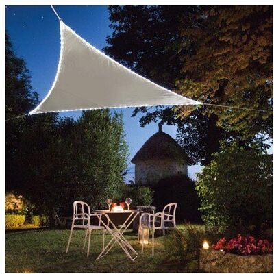 Voile d'ombrage triangulaire taupe Jardiline - Étanche & LEDs solaires - Publicité Voile d'ombrage triangulaire taupe Jardiline - Étanche & LEDs solaires - Publicité
