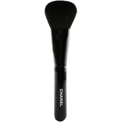 CHANEL N°110 Blush Brush - Blush Application Tool CHANEL N°110 Blush Brush - Blush Application Tool