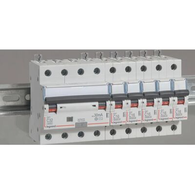 Legrand 411189 Disjoncteur différentiel - 4P, 32A, 30mA, 400V - Publicité Legrand 411189 Disjoncteur différentiel - 4P, 32A, 30mA, 400V - Publicité