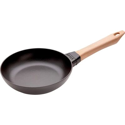 Staub Støpejerns Stekepanne med Trehåndtak - 20cm - Stekepanne Staub Støpejerns Stekepanne med Trehåndtak - 20cm - Stekepanne