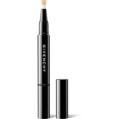Givenchy Mister Light Snabbkorrigeringspenna - Täcker mörka ringar Givenchy Mister Light Snabbkorrigeringspenna - Täcker mörka ringar