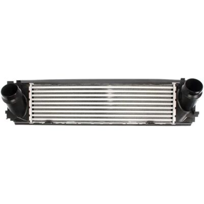VALEO 818263 Alumiininen BMW:n välilämmönvaihdin VALEO 818263 Alumiininen BMW:n välilämmönvaihdin