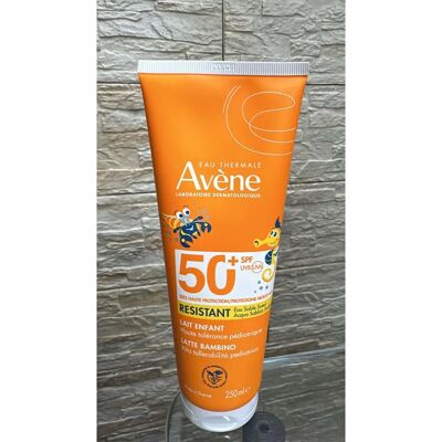 Avène Napvédő tej gyerekeknek SPF 50+ - 250 ml Avène Napvédő tej gyerekeknek SPF 50+ - 250 ml