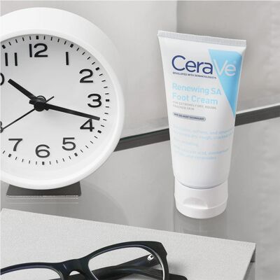 CeraVe Modell 88ml - Eksfolierer, Mykgjør & Beskyt huden - Fotkrem CeraVe Modell 88ml - Eksfolierer, Mykgjør & Beskyt huden - Fotkrem