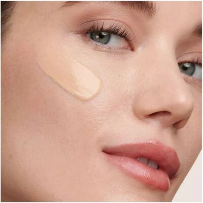 Giorgio Armani Luminous Silk Foundation - Tawny - 30ml Giorgio Armani Luminous Silk Foundation - Tawny - 30ml