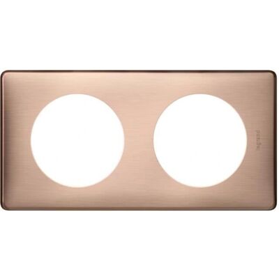 Plaque de finition Legrand pour 2 prises - Accessoires - Publicité Plaque de finition Legrand pour 2 prises - Accessoires - Publicité