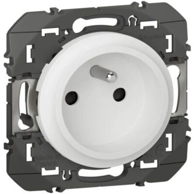 Legrand 600328 Prise de courant blanche - Socket Outlet - Publicité Legrand 600328 Prise de courant blanche - Socket Outlet - Publicité