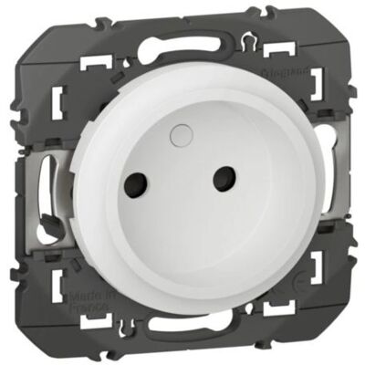 Legrand 600334 Prise Blanche - Socket Outlet - Publicité Legrand 600334 Prise Blanche - Socket Outlet - Publicité