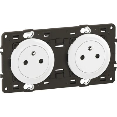 Prise électrique Legrand CX0112 - Double avec terre - Surface - Blanc - Sécurité enfant - Publicité Prise électrique Legrand CX0112 - Double avec terre - Surface - Blanc - Sécurité enfant - Publicité