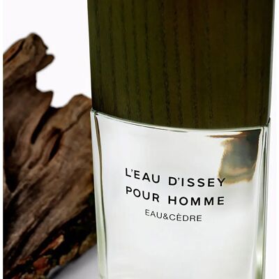 Issey Miyake L'Eau d'Issey pour Homme Eau & Cedre Intensiv Eau de Toilette - 50ml Issey Miyake L'Eau d'Issey pour Homme Eau & Cedre Intensiv Eau de Toilette - 50ml
