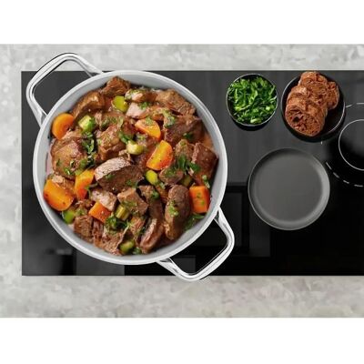 Cocotte en acier inoxydable Arthur Martin AM2513 avec couvercle - 28cm Cocotte en acier inoxydable Arthur Martin AM2513 avec couvercle - 28cm