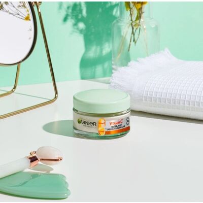 Garnier Skin Naturals Vitamin C Moisturising Gel - Daily Brightening Care Garnier Skin Naturals Vitamin C Moisturising Gel - Daily Brightening Care