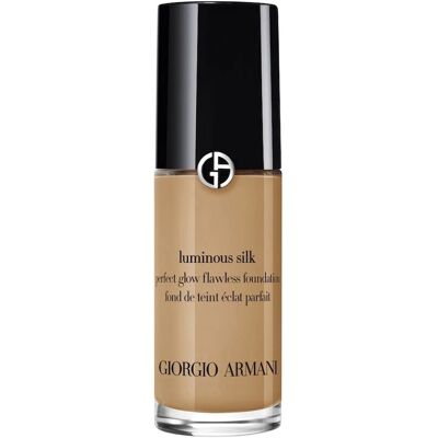 Armani Luminous Silk Foundation - Format Voyage - Fond de Teint - Publicité Armani Luminous Silk Foundation - Format Voyage - Fond de Teint - Publicité