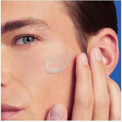 Biotherm Homme Basics Line Scrub (125ml) - Publicité Biotherm Homme Basics Line Scrub (125ml) - Publicité