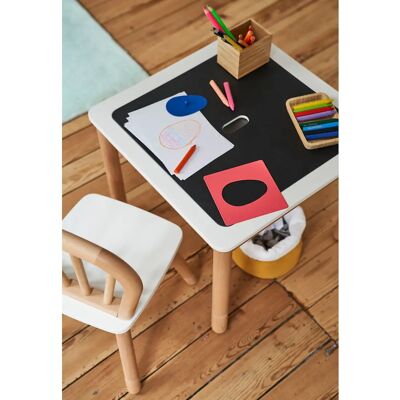 Ma Petite Ecole Montessori Simoni - Tavolo attività bambini Ma Petite Ecole Montessori Simoni - Tavolo attività bambini