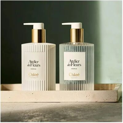 Lotion pour le corps parfumée Cedrus de Chloé Atelier des Fleurs - Lotion Corps - Publicité Lotion pour le corps parfumée Cedrus de Chloé Atelier des Fleurs - Lotion Corps - Publicité