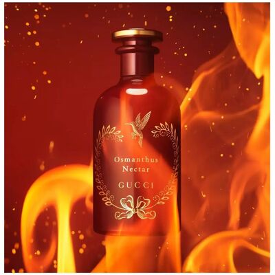 Gucci Osmanthus Nectar Eau de Parfum - Le Jardin de l'Alchimiste, 50ml - Publicité Gucci Osmanthus Nectar Eau de Parfum - Le Jardin de l'Alchimiste, 50ml - Publicité