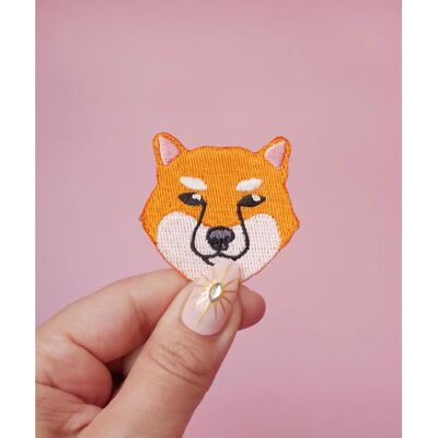 Mondial Tissus - Malicieuse - Shiba - Iron-on - Patch - Publicité Mondial Tissus - Malicieuse - Shiba - Iron-on - Patch - Publicité