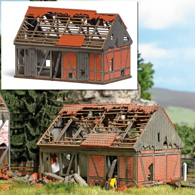 Edificio Ferroviario Busch - Usurato, Danniato, Legno Reale Edificio Ferroviario Busch - Usurato, Danniato, Legno Reale
