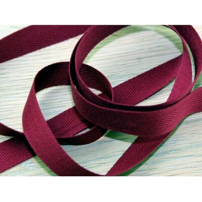 Prym 15mm Strong Cotton Herringbone Tape Wine Red Prym 15mm Strong Cotton Herringbone Tape Wine Red