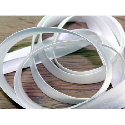 Prym Model - 20mm Duchesse Satin Bias Binding Tape - Pearl Prym Model - 20mm Duchesse Satin Bias Binding Tape - Pearl