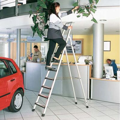 Échelle en aluminium Zarges 7 niveaux - Confort et sécurité - Publicité Échelle en aluminium Zarges 7 niveaux - Confort et sécurité - Publicité