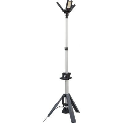 Lampe de travail LED Brennenstuhl 100W à triple tête - Publicité Lampe de travail LED Brennenstuhl 100W à triple tête - Publicité