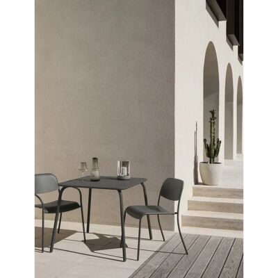 Scaun YUA de la Blomus - Gri Granit - Design modern și durabil Scaun YUA de la Blomus - Gri Granit - Design modern și durabil