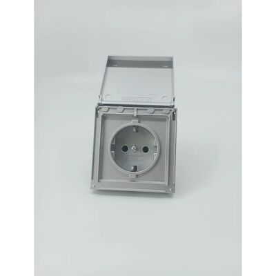 GIRA 445465 Aluminium Schuko 16A - Vägguttag GIRA 445465 Aluminium Schuko 16A - Vägguttag