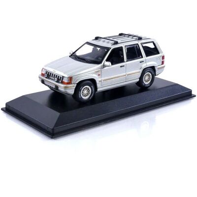 Minichamps Jeep Grand Cherokee Model z metalu - Srebro - 1:43 Minichamps Jeep Grand Cherokee Model z metalu - Srebro - 1:43