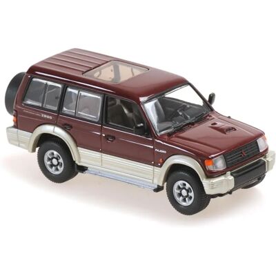 Maxichamps Mitsubishi Pajero LWB 1991 - Modellauto Maxichamps Mitsubishi Pajero LWB 1991 - Modellauto