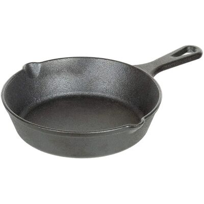 Patelnia z żeliwa Fox Outdoor 20cm - Wytrzymała, Równomierne rozprowadzanie ciepła Patelnia z żeliwa Fox Outdoor 20cm - Wytrzymała, Równomierne rozprowadzanie ciepła