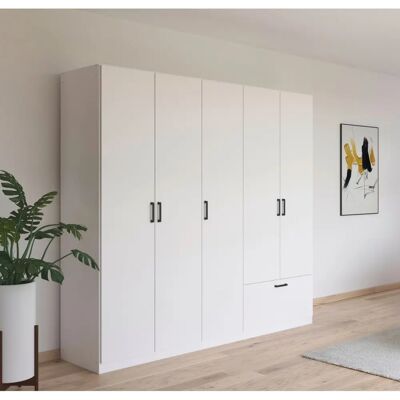 Rauch Bari Kleiderschrank - 5-Türen, Weiß, Verstellbare Regale Rauch Bari Kleiderschrank - 5-Türen, Weiß, Verstellbare Regale