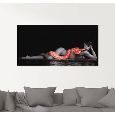 ARTLAND Frau in Wasser liegend mit roter Python Glasbild - Wandkunst ARTLAND Frau in Wasser liegend mit roter Python Glasbild - Wandkunst