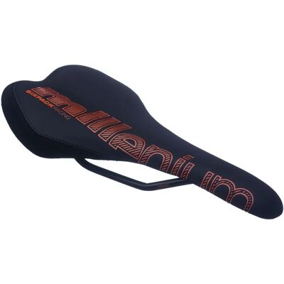 Selle Sixpack Millenium - Spécifique DH, Revêtement PU, Bords en aramide - Publicité Selle Sixpack Millenium - Spécifique DH, Revêtement PU, Bords en aramide - Publicité