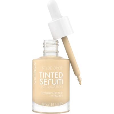 Catrice Nude Drop Tinted Serum Foundation - Ljus, Hyaluronsyra & Vitamin E, 30ml Catrice Nude Drop Tinted Serum Foundation - Ljus, Hyaluronsyra & Vitamin E, 30ml
